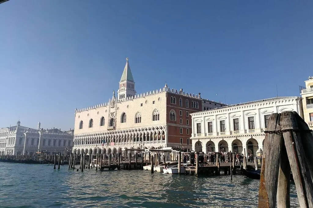 Venezianischer Palazzo Mit Kostenlosen Wlan Naehe Markusplatz Apartment Venice